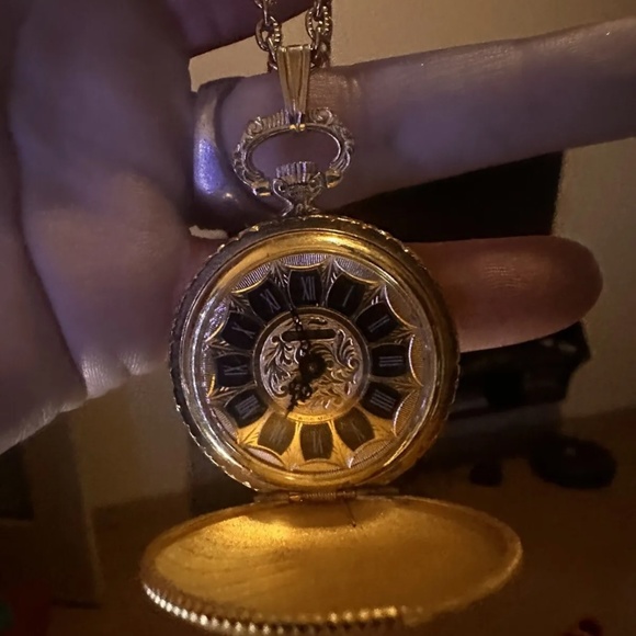 Unisex Vintage Chateau Swiss Pocketwatch *works perfectly* main image 5